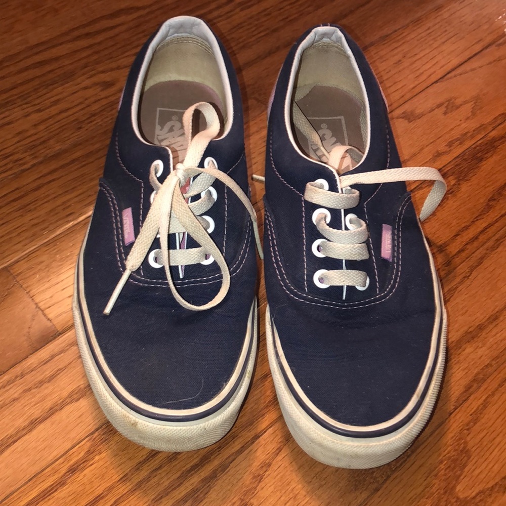 Low top laced vans
